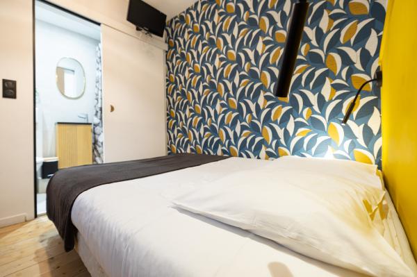 Discover the single hotel room in the centre of La Rochelle, close to the Old Port and the historic centre of La Rochelle.