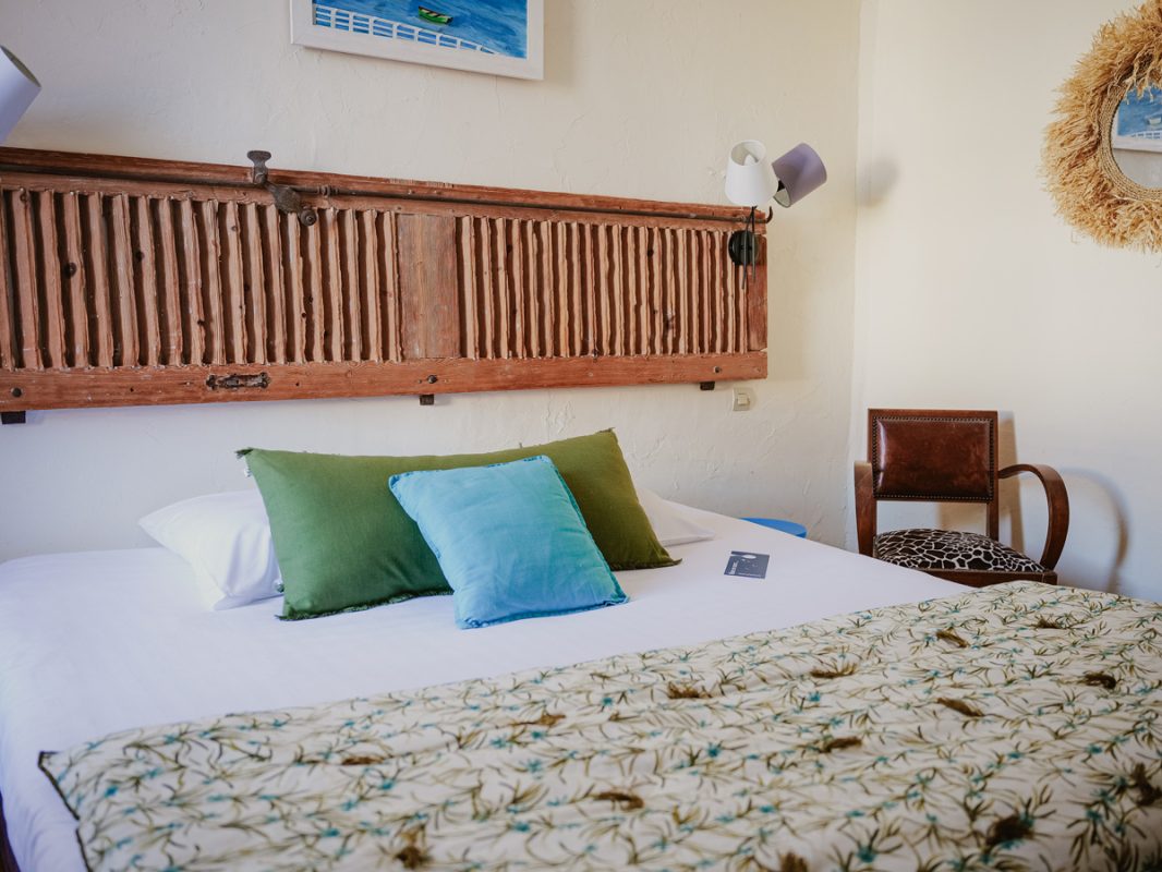 chambre_double_classique_douche_hotel_de_la_paix_2_etoiles